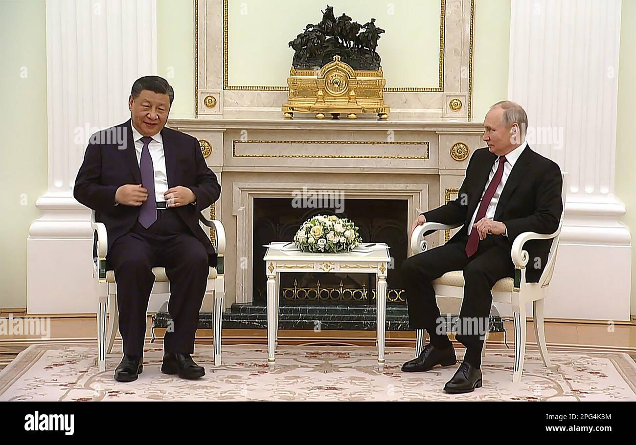 Mosca, Russia. 20th Mar, 2023. Il presidente russo Vladimir Putin (R) incontra il presidente cinese Xi Jinping al Cremlino di Mosca lunedì 20 marzo 2023. Foto di Kremlin Pool/UPI. Credit: UPI/Alamy Live News Foto Stock