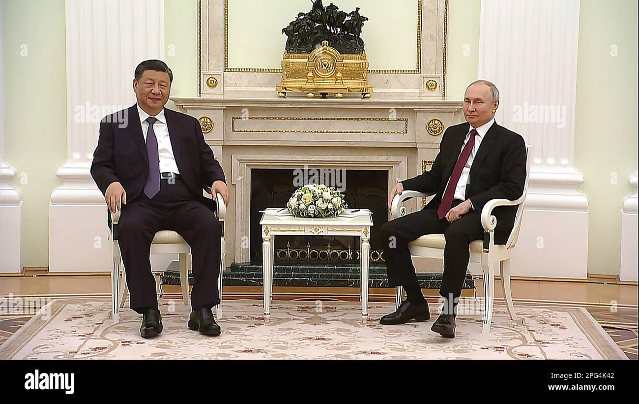 Mosca, Russia. 20th Mar, 2023. Il presidente russo Vladimir Putin (R) incontra il presidente cinese Xi Jinping al Cremlino di Mosca lunedì 20 marzo 2023. Foto di Kremlin Pool/UPI. Credit: UPI/Alamy Live News Foto Stock