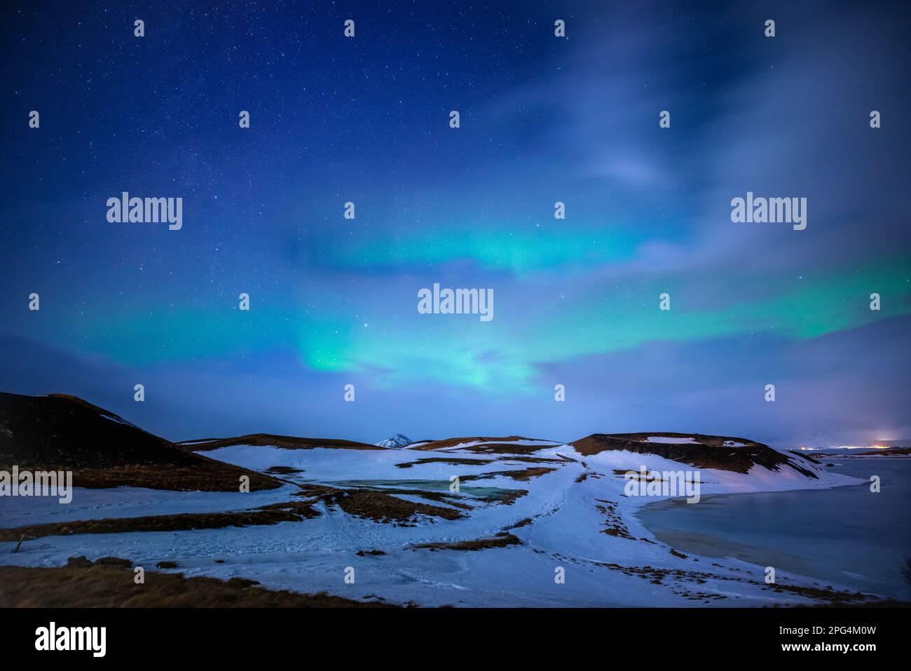 Aurora borealis sul lago Myvatn, Islanda Foto Stock