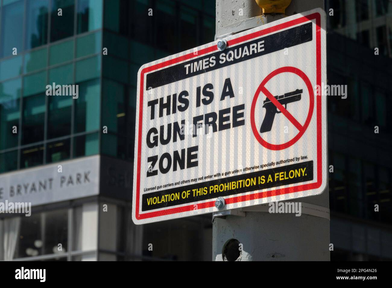 Times Square è stata designata come zona senza armi per garantire la sicurezza di residenti e visitatori, 2023, New York City, Stati Uniti Foto Stock