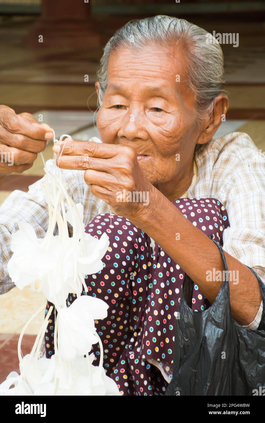 Myanmar Donna di vendita casalinga articolo Foto Stock