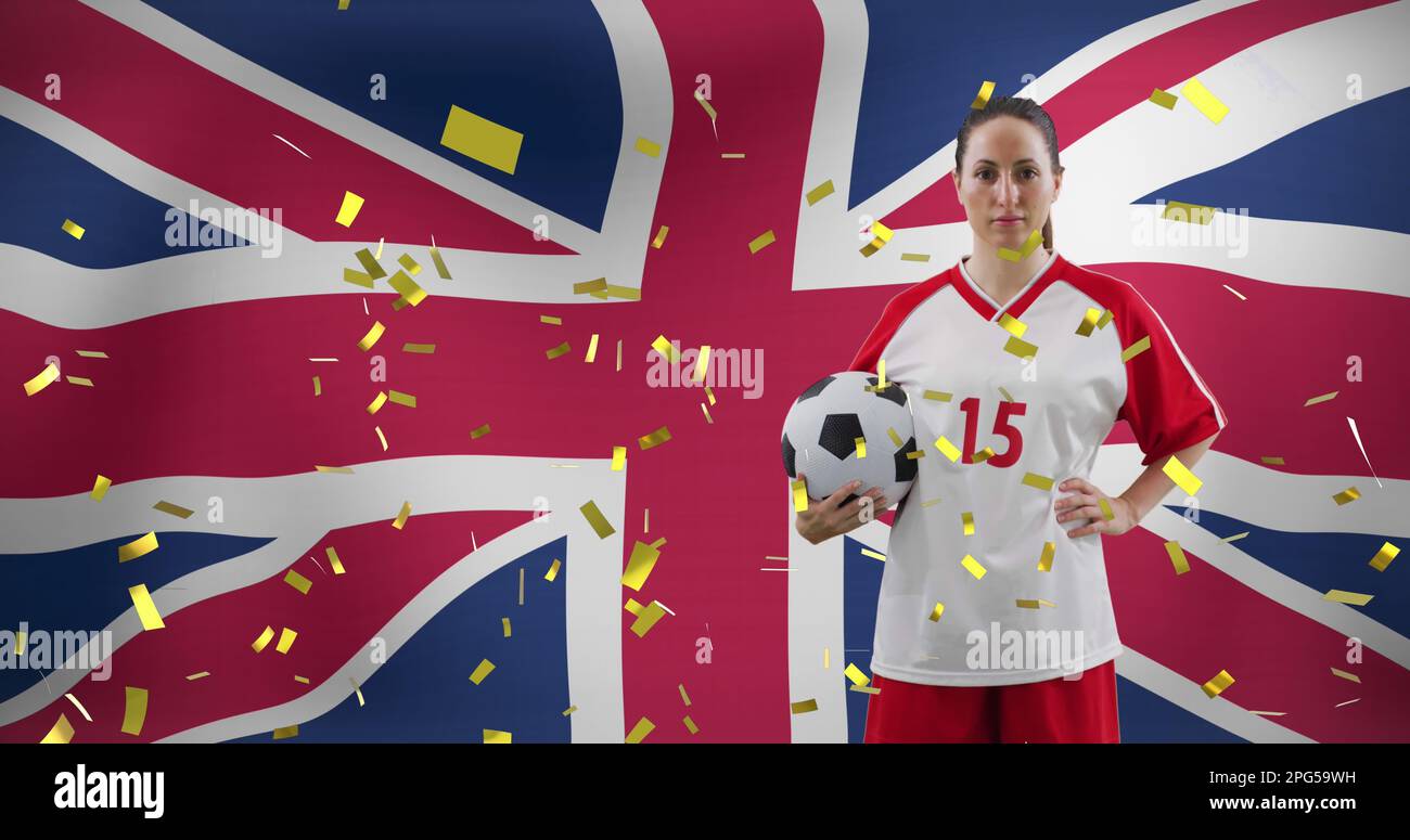 Immagine di una calciatrice caucasica sopra bandiera del regno unito Foto Stock