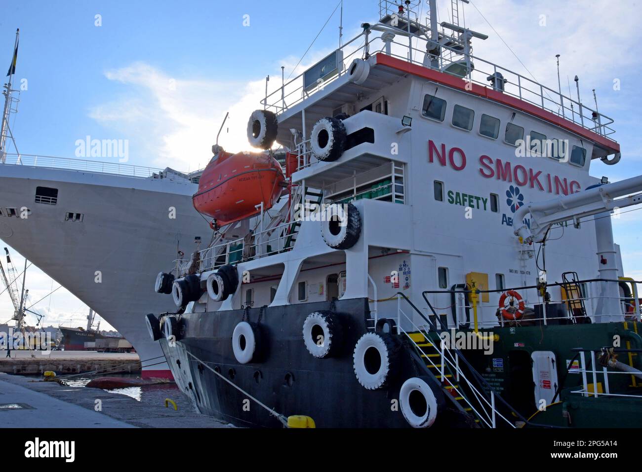 Prodotti petroliferi Tanker Aegean Tiffany situato nel porto di Patrasso, Peloponneso, Grecia Foto Stock