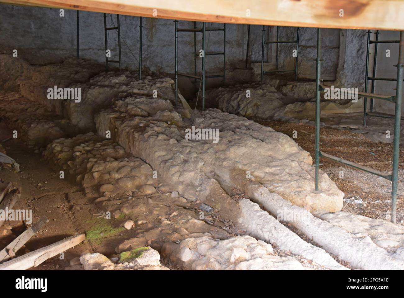 Rovine di un criptoportico romano, Patrasso, Grecia Foto Stock