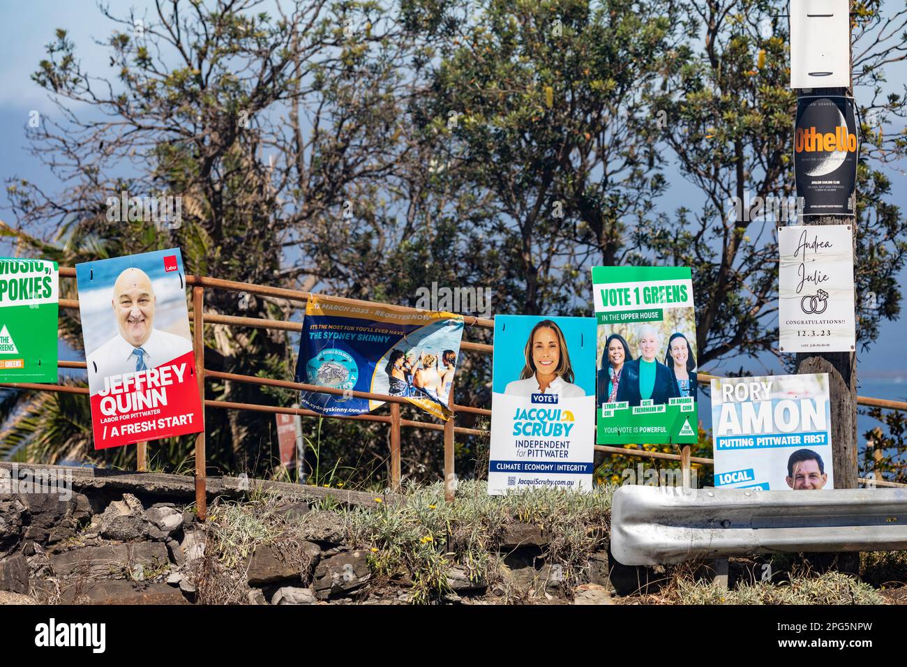 New South Wales state Election 2023, i candidati politici di Pittwater Sydney promuovono la loro campagna con cartelloni e poster Foto Stock