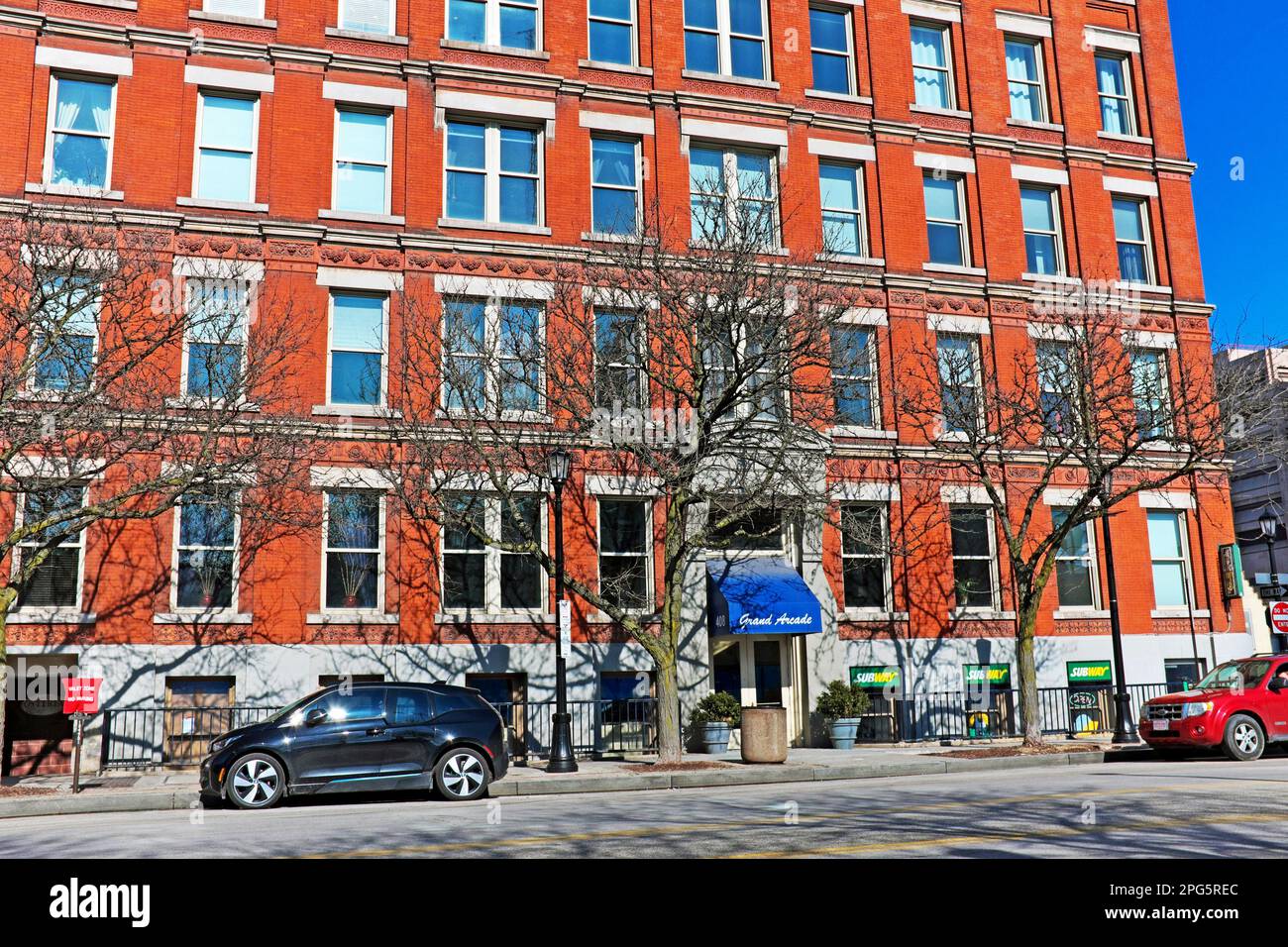 Il Grand Arcade Apartments su West St Clair Avenue, nello storico Warehouse District nel centro di Cleveland, Ohio, USA, il 26 febbraio 2023. Foto Stock