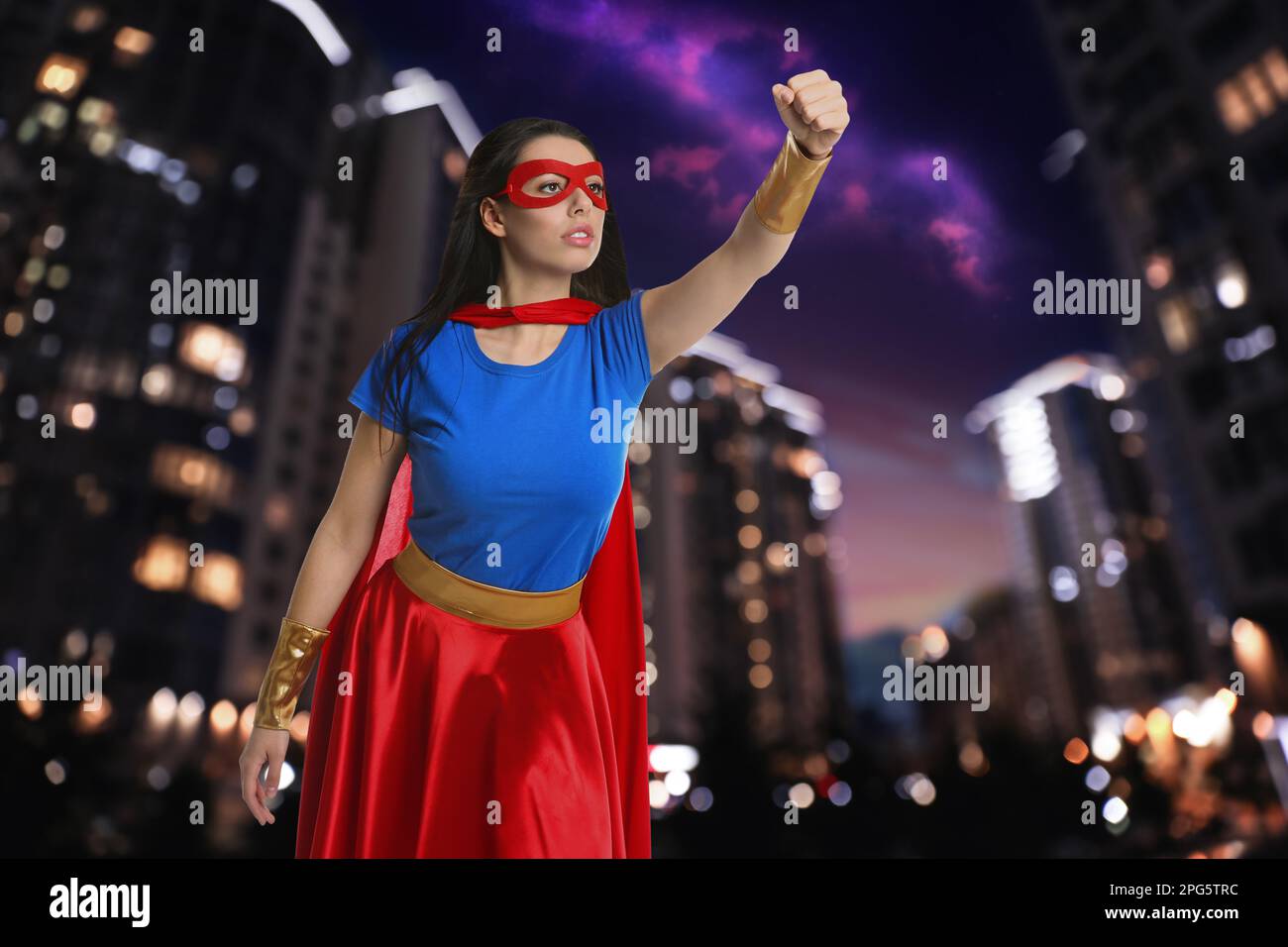 Immagini Stock - Giovane Donna Sicura Di Sé In Costume Super-eroe. Image  36717248