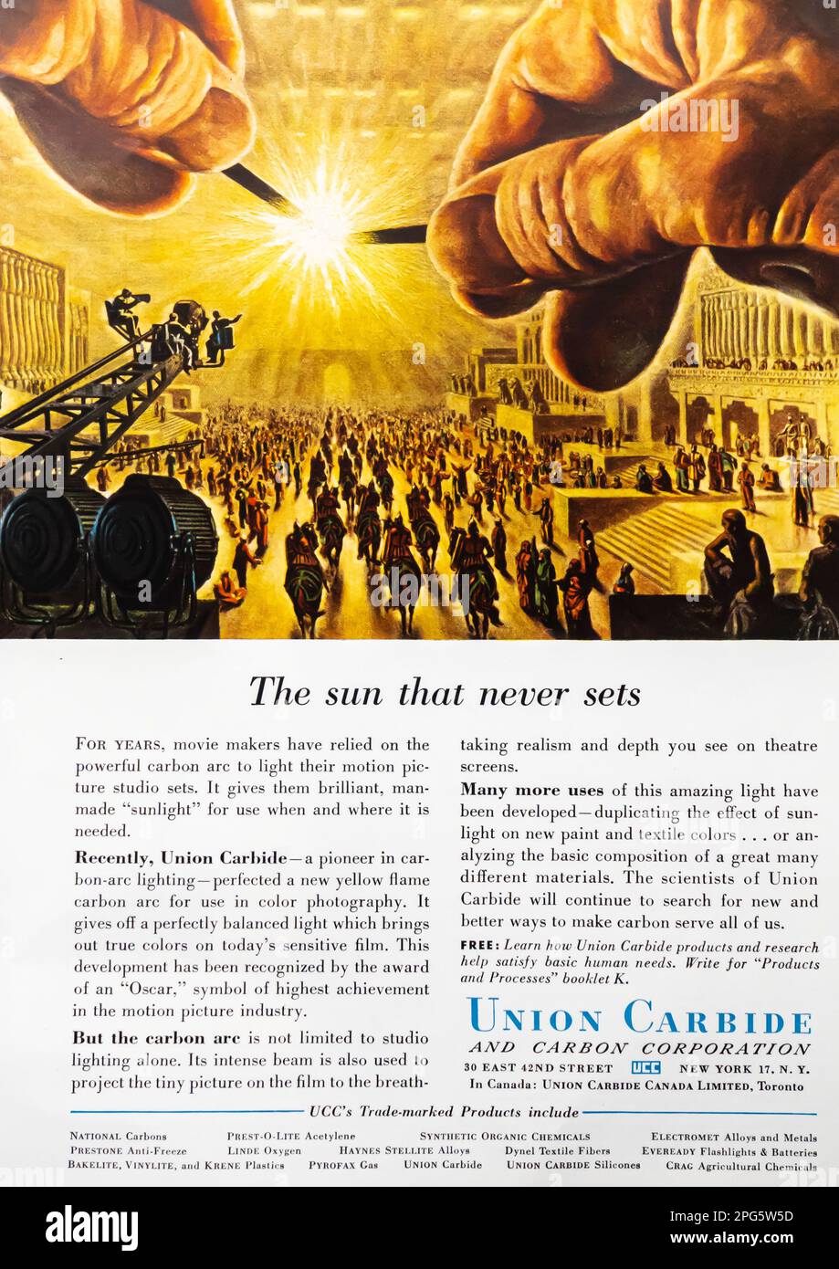 Pubblicità dell'industria cinematografica di Union Carbide in una rivista NatGeo, dicembre 1956 Foto Stock
