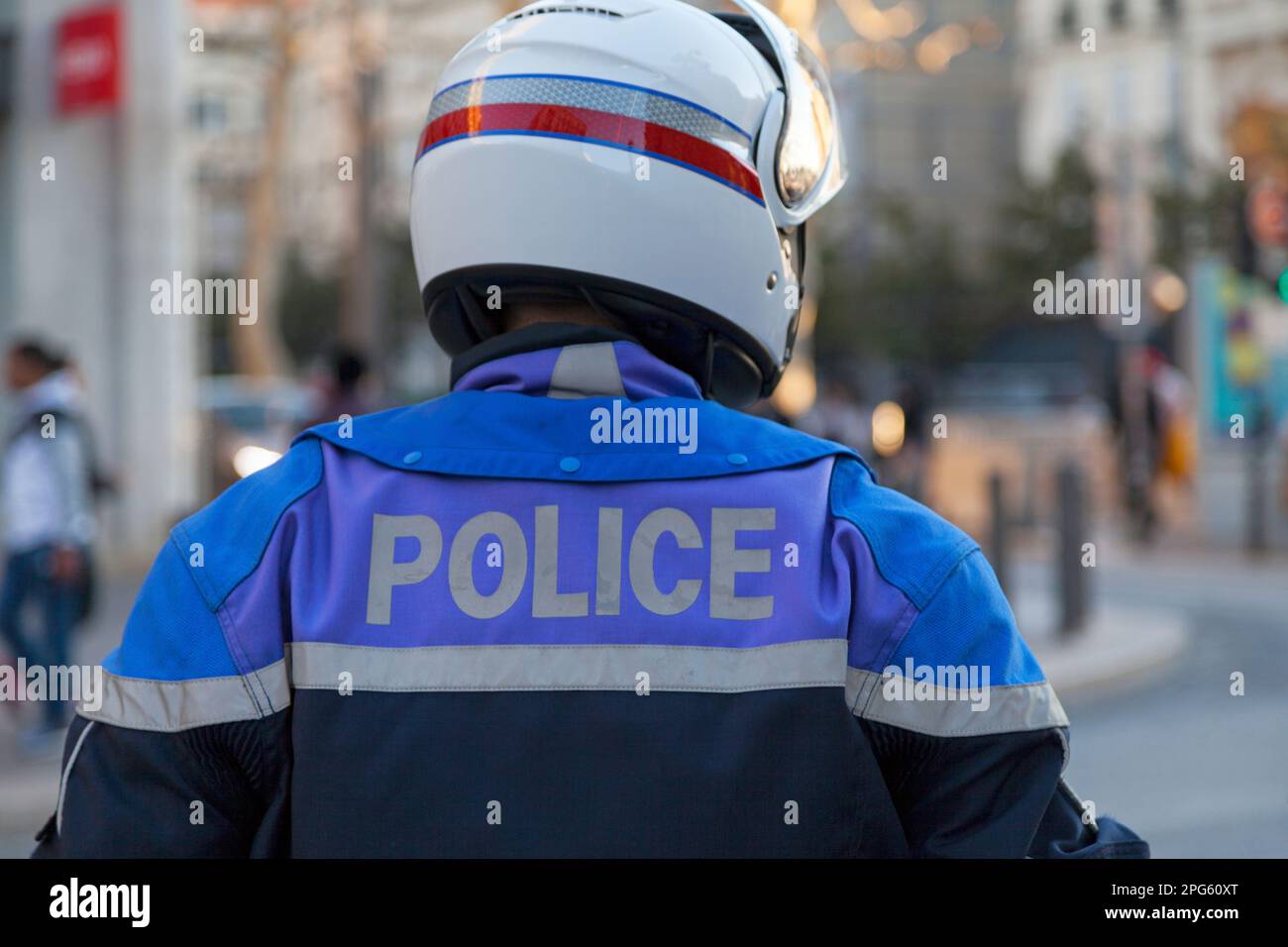 Marsiglia, Francia - Marzo 23 2019: Pattugliamento della polizia ciclista 'la Canebière', la strada principale che porta al Vieux Port. Foto Stock