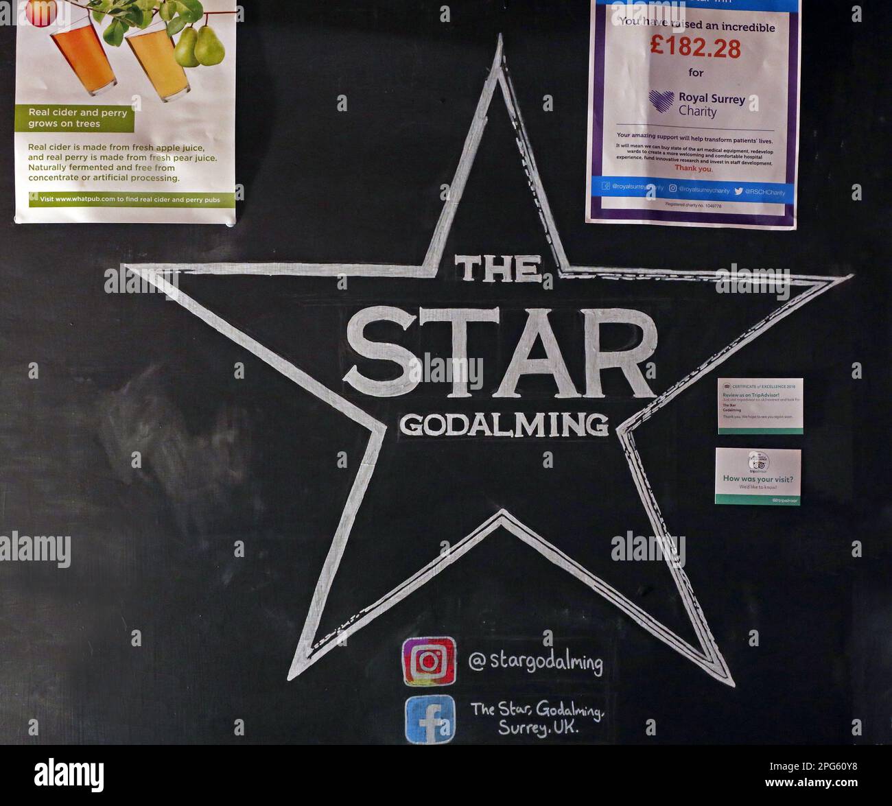 Il pub Star Inn Events Blackboard (vincitore del premio CAMRA) in Church Street, Godalming, Waverley, Surrey, Inghilterra, REGNO UNITO, GU7 1EL Foto Stock