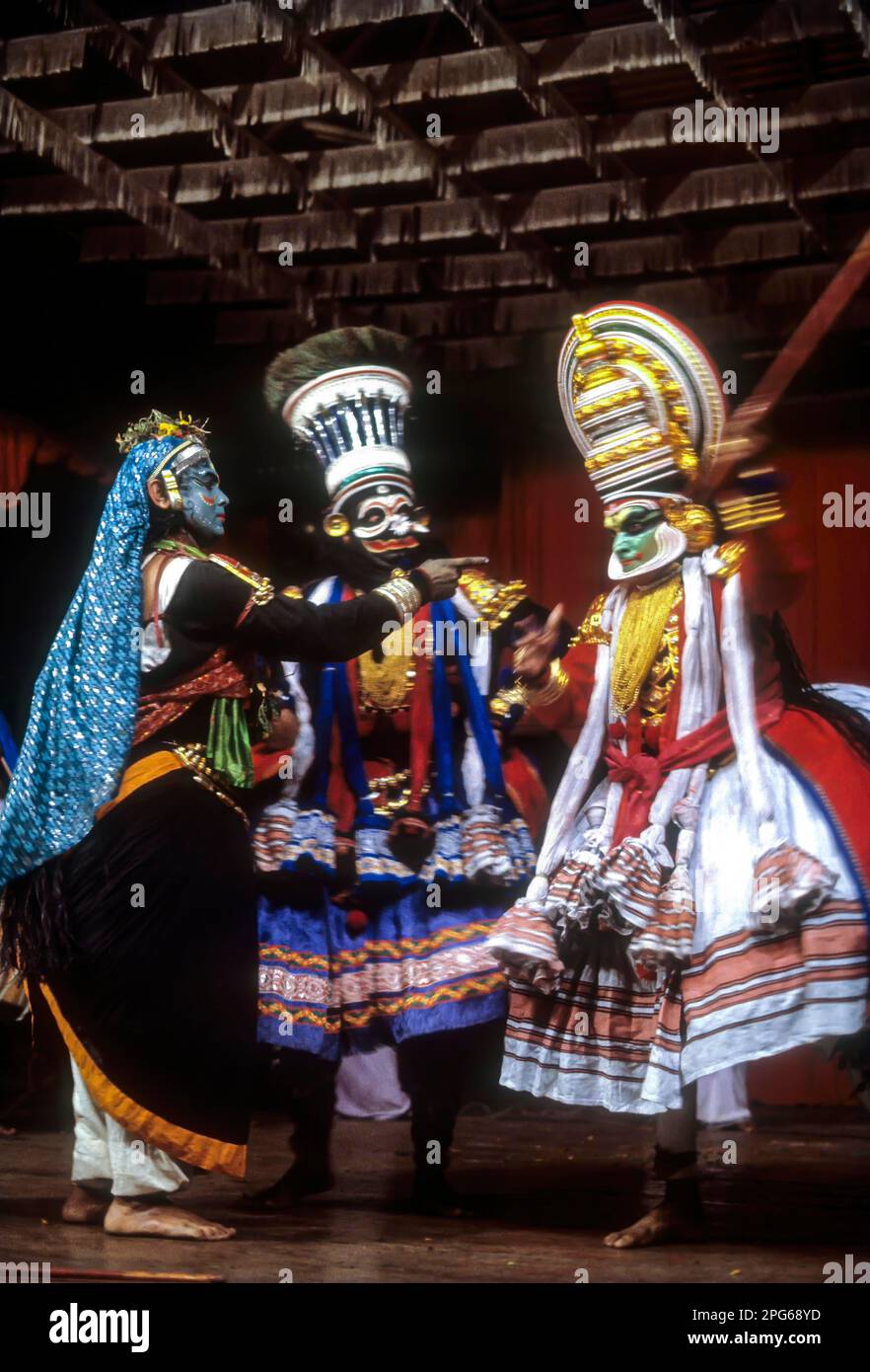 La storia di Kathakali gioca la forma principale della danza indiana classica in Kerala Kalamandalam, Cheruthuruthy vicino Soranur, Kerala, India del sud, India, Asia Foto Stock