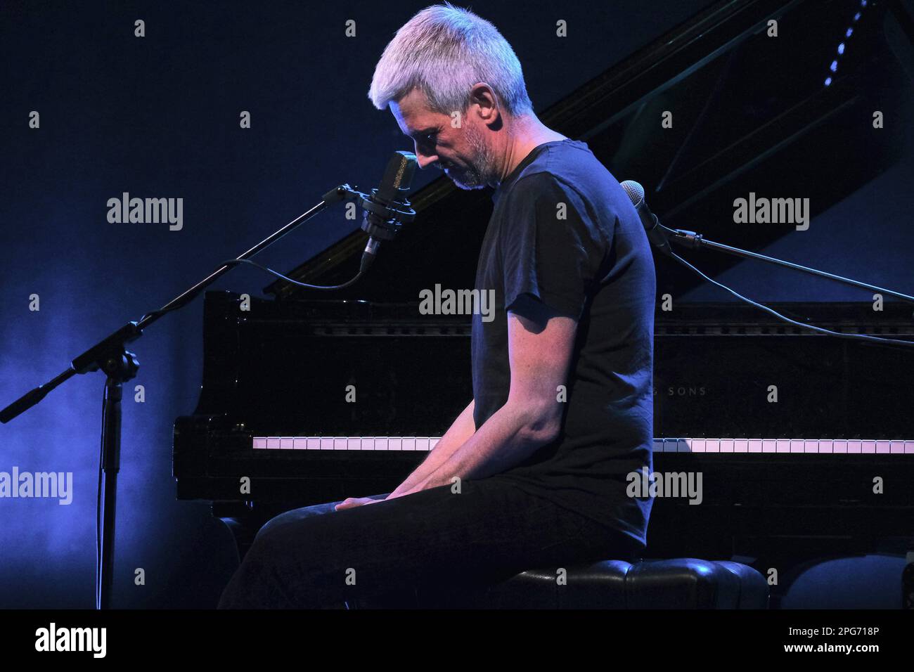 Teatro Filarmonico, Verona, Italia, 20 marzo 2023, Fabio Valdemarin durante Angelo Branduardi - Confessioni di un malandrino tour 2023 - Concerto di Musica del cantante italiano Foto Stock