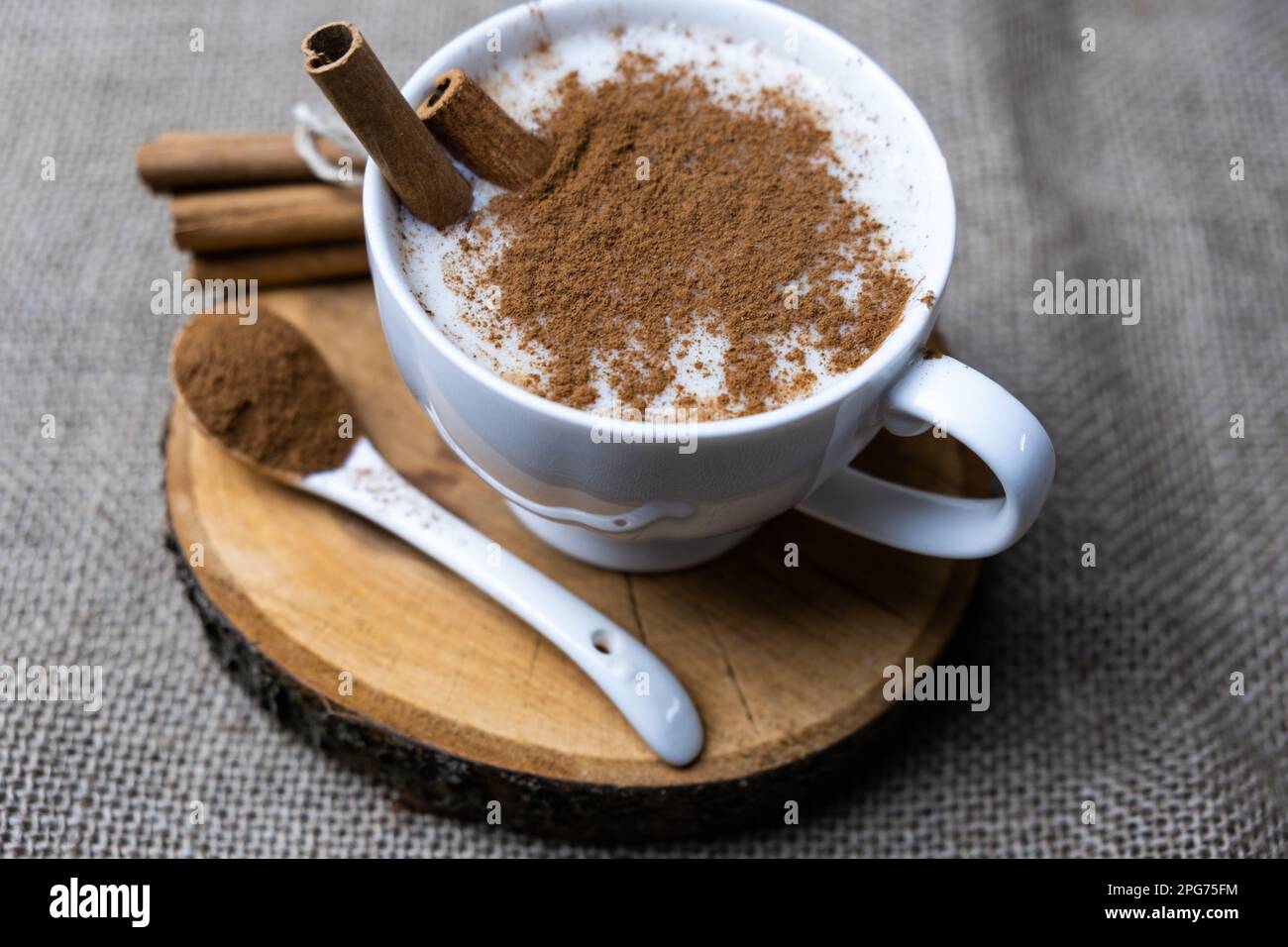 Turco tradizionale bevanda calda salep o sahlep. Foto Stock