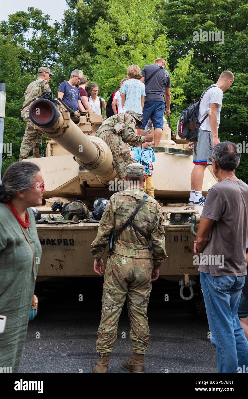 Varsavia, Polonia - 14 agosto 2022 - fronte di M1 Abrams M1A2 SETTEMBRE V2 il carro armato principale americano di battaglia sulla festa nazionale dell'esercito polacco (giorno delle forze armate), mi Foto Stock