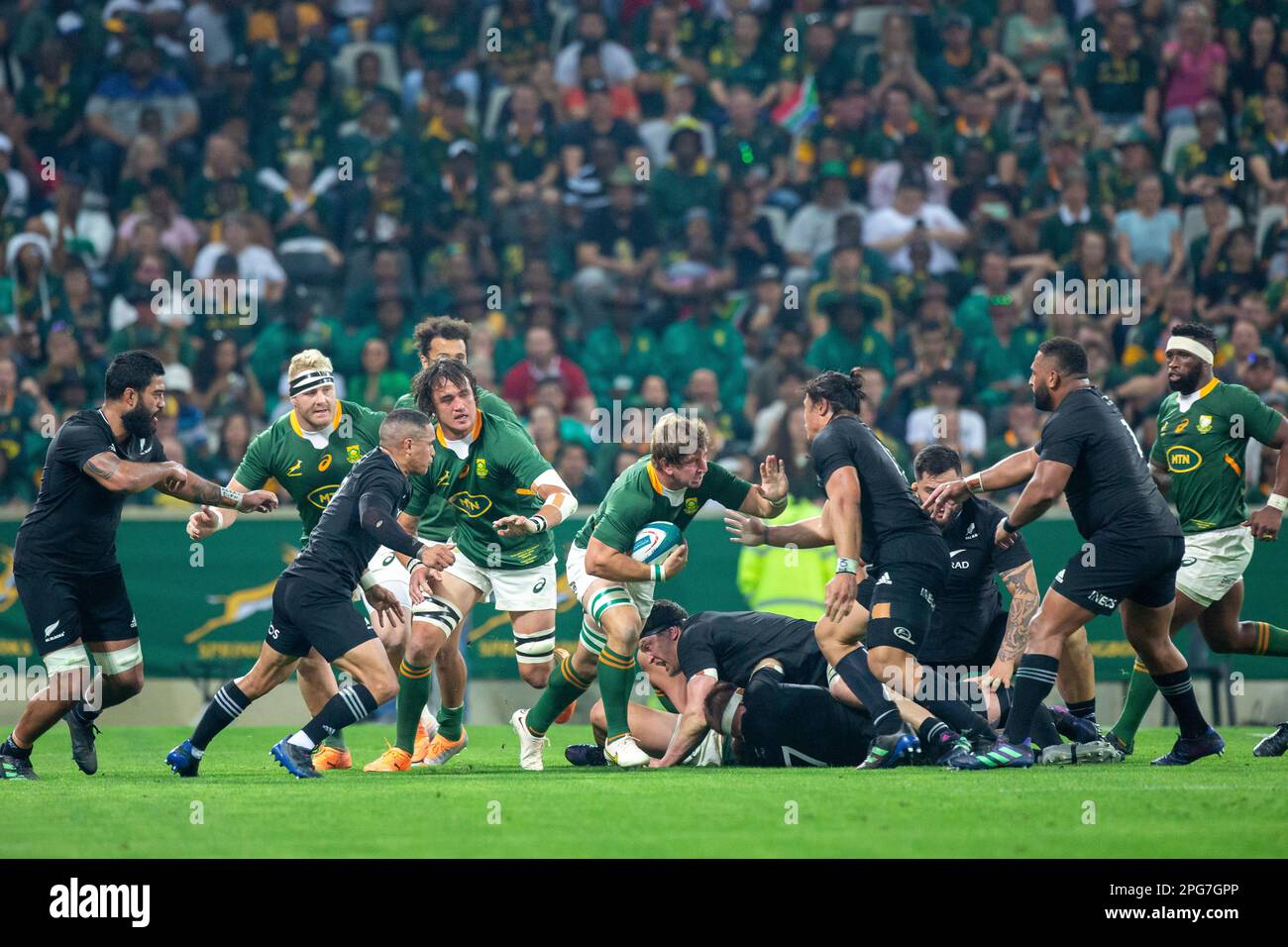 Kwagga Smith si rompe con la palla durante la partita internazionale di Rugby Championship tra il Sud Africa e la Nuova Zelanda al Mbombela Stadium su 6 Foto Stock