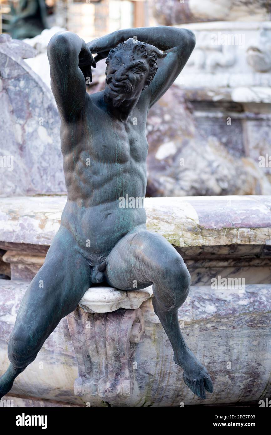 La Fontana del Nettuno dell'artista Bartolomeo Ammannati nella Pizza della Signoria, nei pressi di Palazzo Vecchio, a Firenze Foto Stock