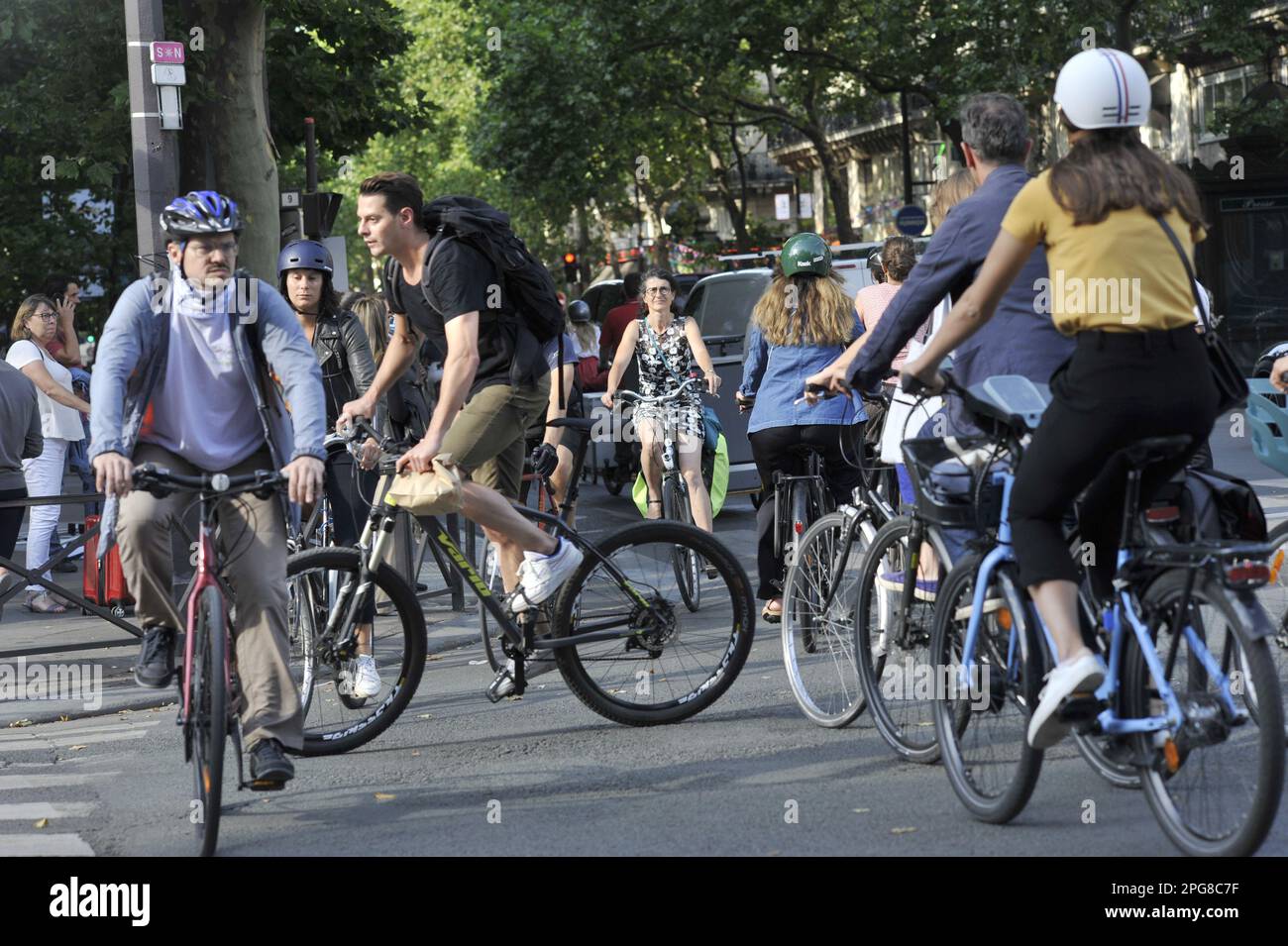 FRANCIA. PARIGI (75) 1 DISTRETTO ST. RIVOLI STREET - SEBASTOPOL BLVD. INGORGO DEL TRAFFICO DELLE BICICLETTE Foto Stock