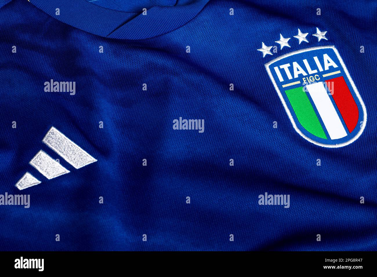Primo piano della divisa della nazionale di calcio italiana Foto Stock
