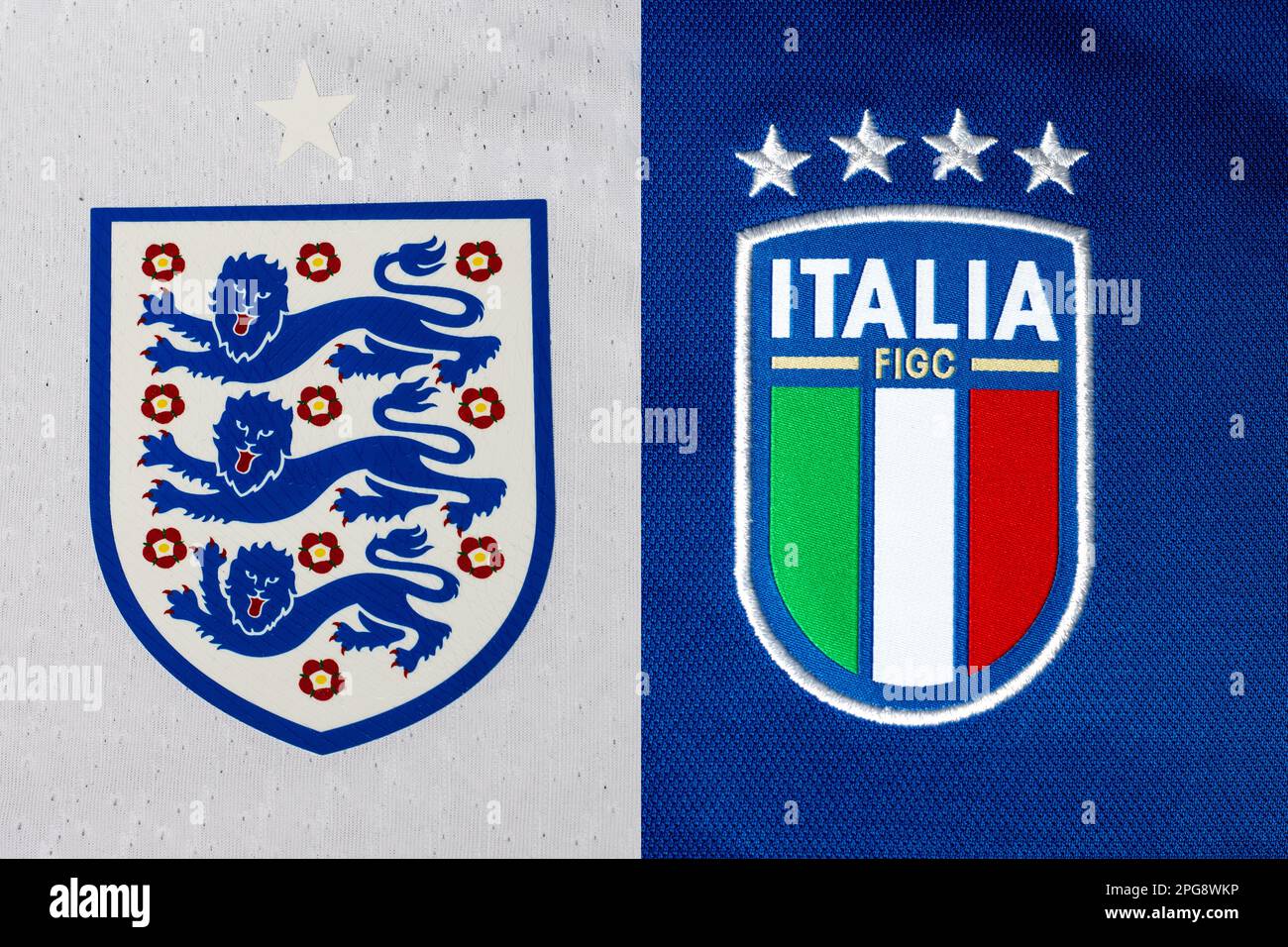 Primo piano della maglia della nazionale di calcio inglese e italiana Foto Stock