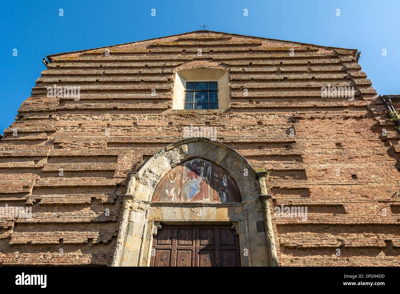 Facciata della chiesa di San Domenico nel centro storico di San Miniato (14th ° secolo), provincia di Pisa, Toscana, Italia, Europa Foto Stock