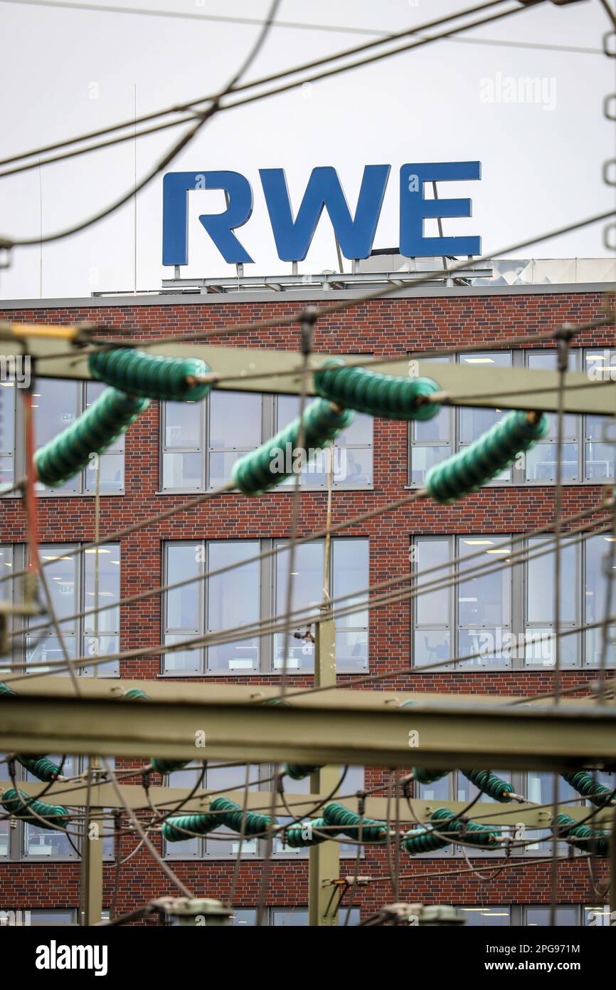 Essen, Renania settentrionale-Vestfalia, Germania - sede centrale RWE, campus RWE con sottostazione. Foto Stock