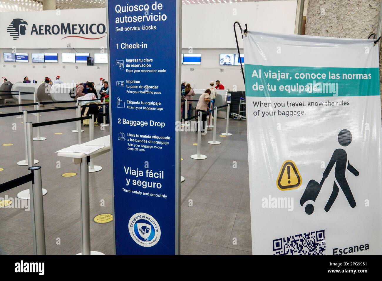 Mexico City, Aeropuerto Internacional Benito Juarez International Airport, terminal passeggeri viaggiatori, banco check-in Aeromexico, regole bagagli, Insid Foto Stock