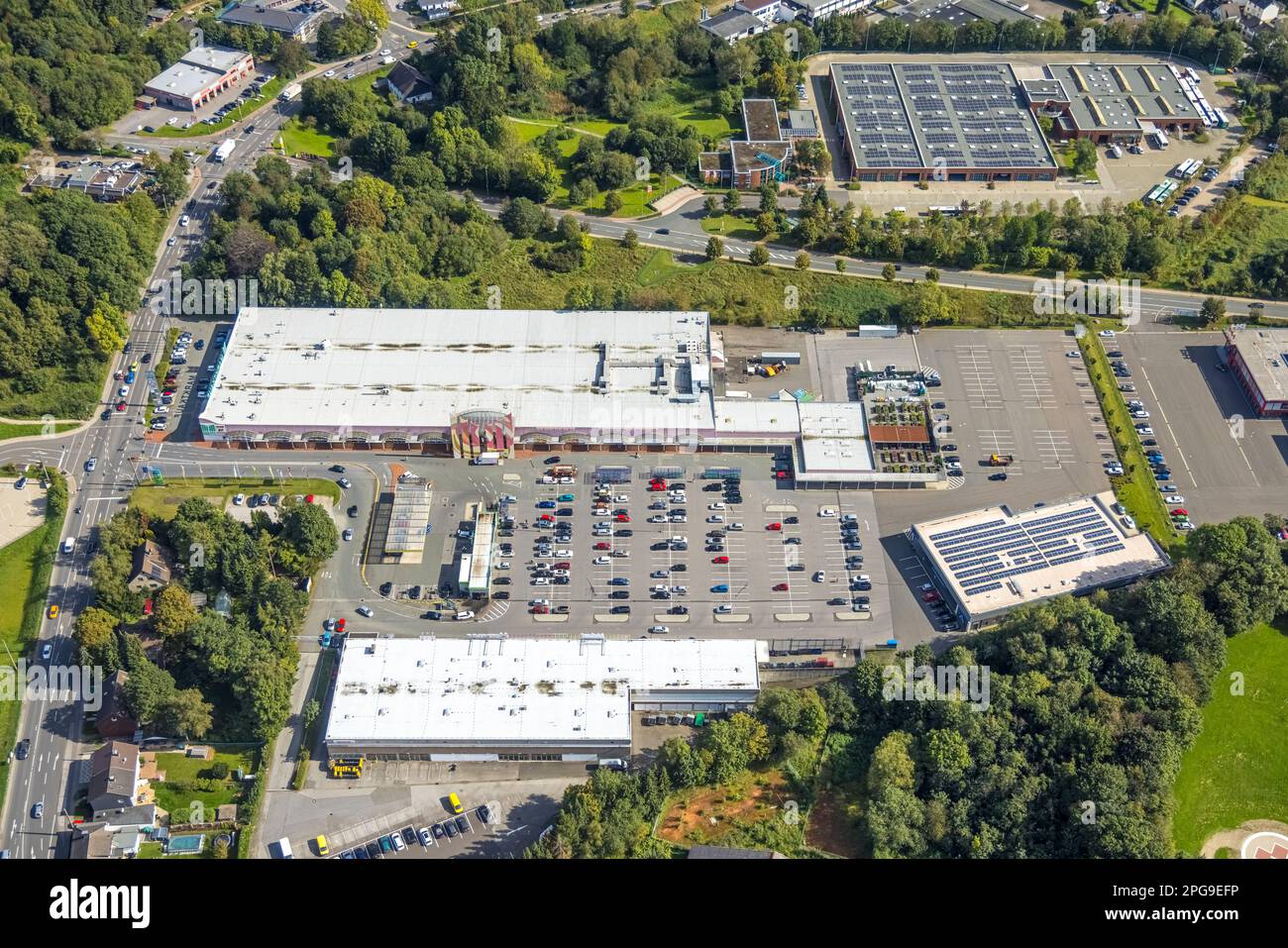 Veduta aerea, supermercato Marktkauf nel quartiere Büttenberg di Ennepetal, zona Ruhr, Renania settentrionale-Vestfalia, Germania, DE, shopping mercati, shopping Foto Stock