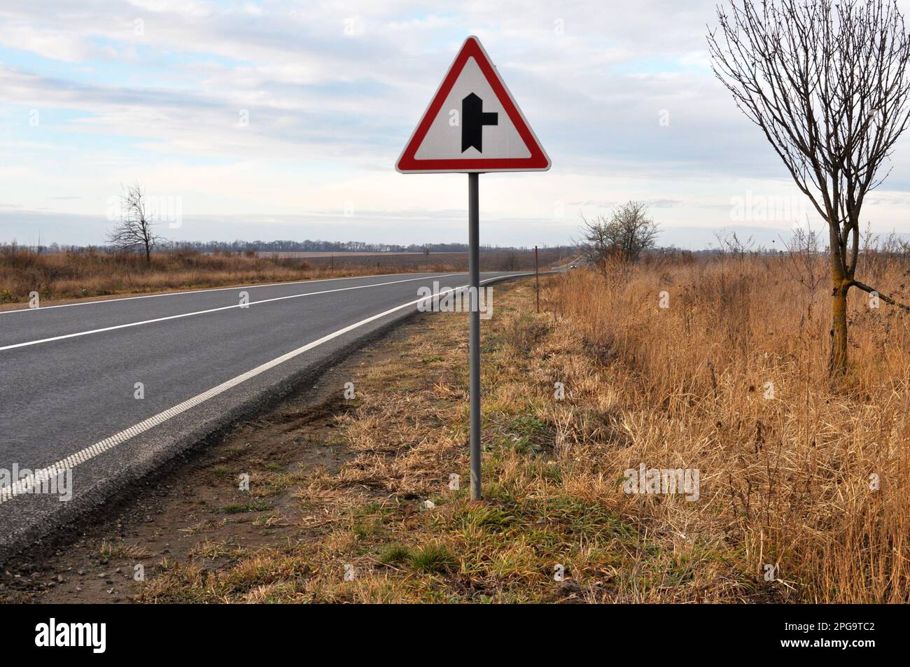 Cartello stradale. Disegno grafico per comunicare informazioni agli utenti della strada. Foto Stock