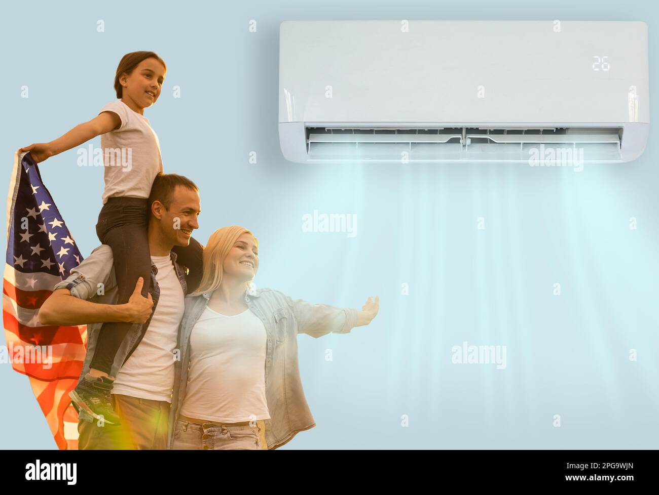 Famiglia con la bandiera degli Stati Uniti sotto l'aria condizionata Foto Stock