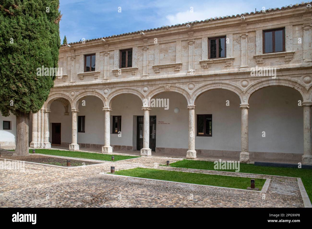 Facciata dell'Università Alcala de Henares, Provincia di Madrid, Spagna. 17th ° secolo patio sindaco di Antigua Universidad o Colegio de San Ildefonso. Foto Stock