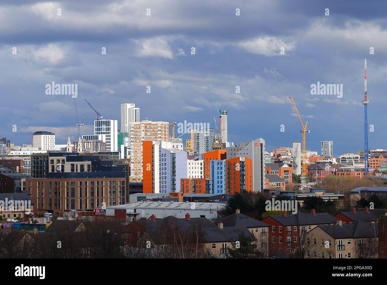 Vista dello skyline del centro di Leeds presa da Armley Foto Stock