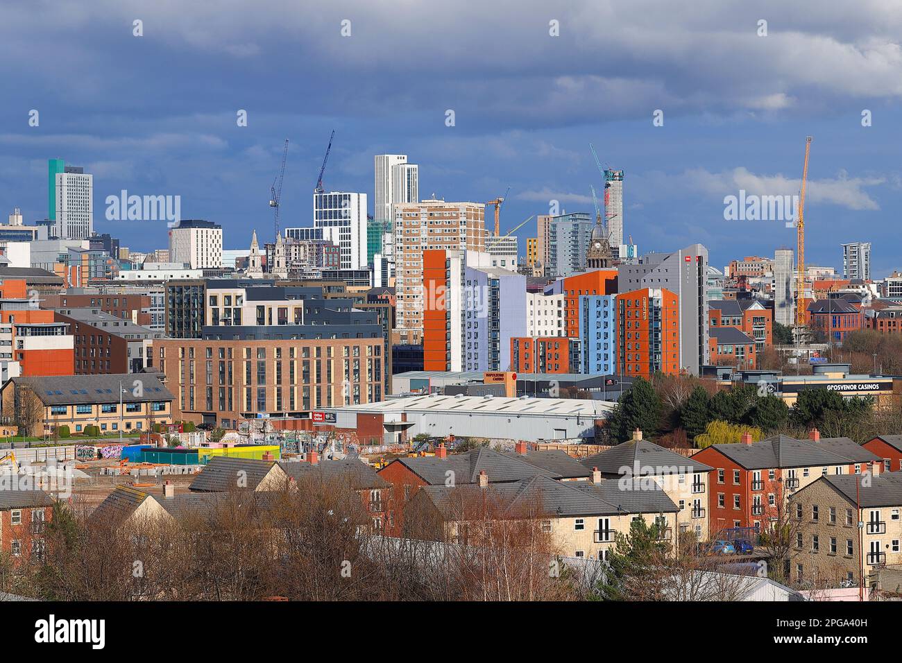 Vista dello skyline del centro di Leeds presa da Armley Foto Stock