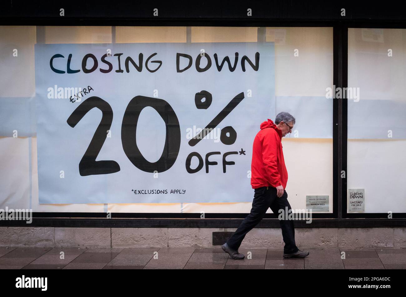 Una vista generale di un negozio House of Fraser, conosciuto localmente come Howells, a Cardiff, Galles, che è dovuto chiudere. Foto Stock