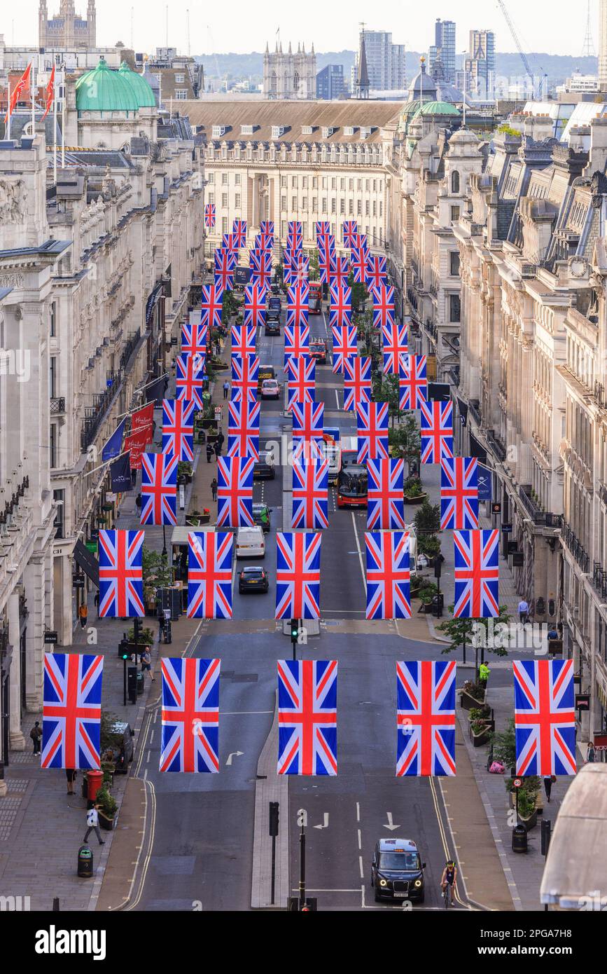 Regent Street piena di bandiere Foto Stock