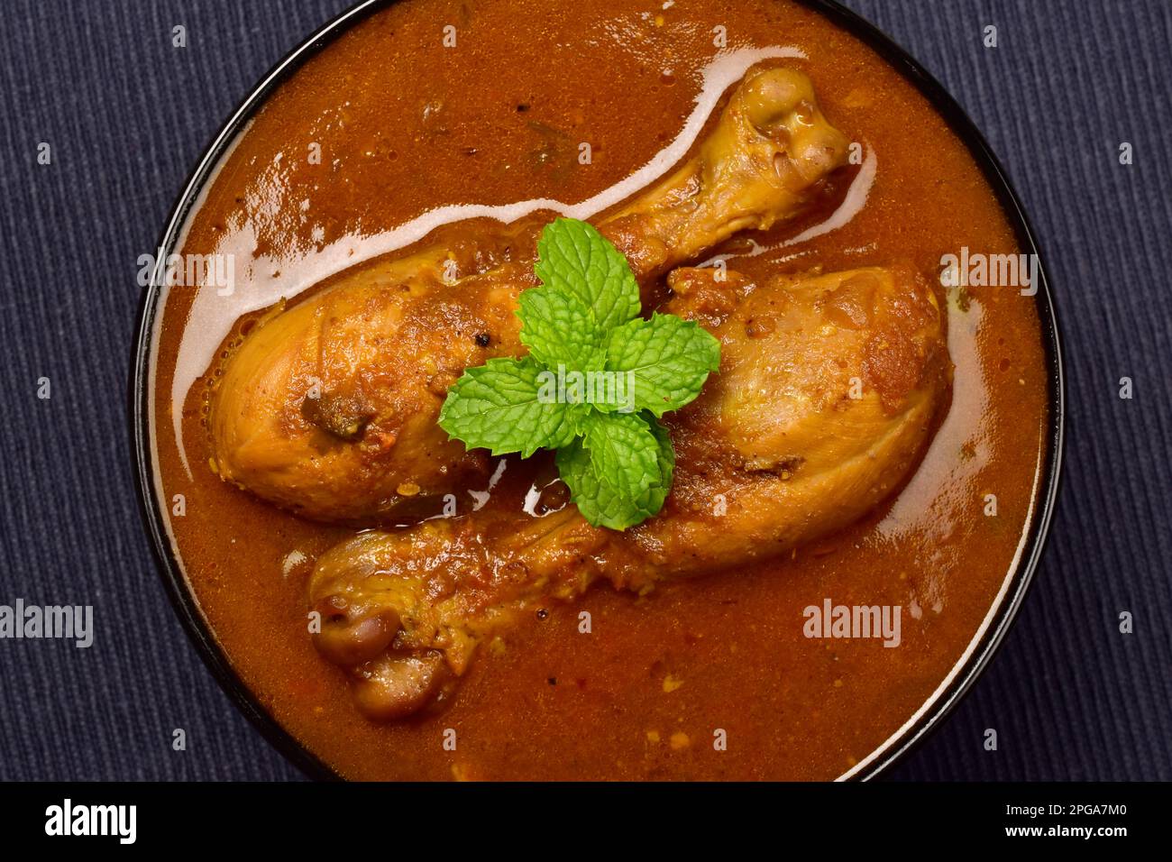 Vista dall'alto del curry di pollo, in stile indiano, non cucina Foto Stock