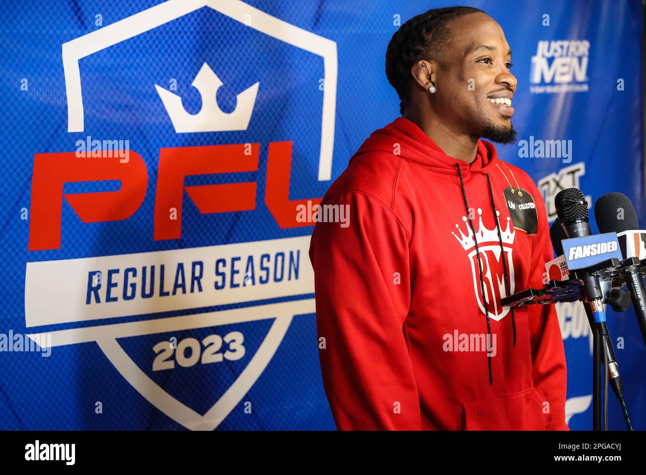 Las Vegas, Nevada, USA. 21st Mar, 2023. PFL Featherweight Bubba Jenkins parla con i media durante il PFL Regular Season Media Day 2023 a Xtreme Couture MMA a Las Vegas, NV. Christopher Trim/CSM/Alamy Live News Foto Stock