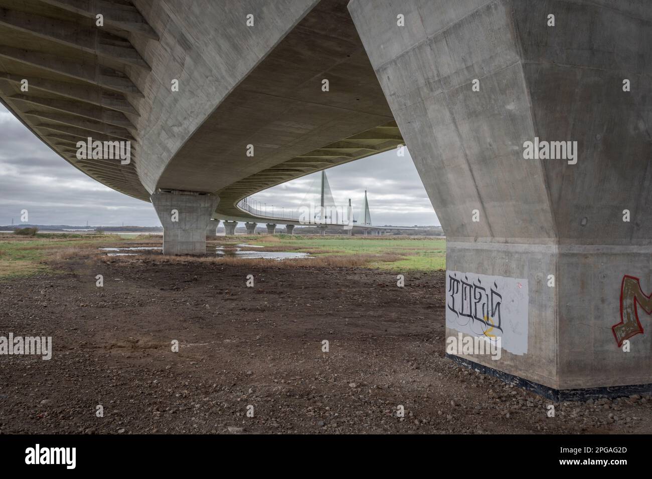 Il Mersey Gateway Bridge a Widnes sul fiume Mersey. Aperto dalla regina nel giugno 2018 Foto Stock