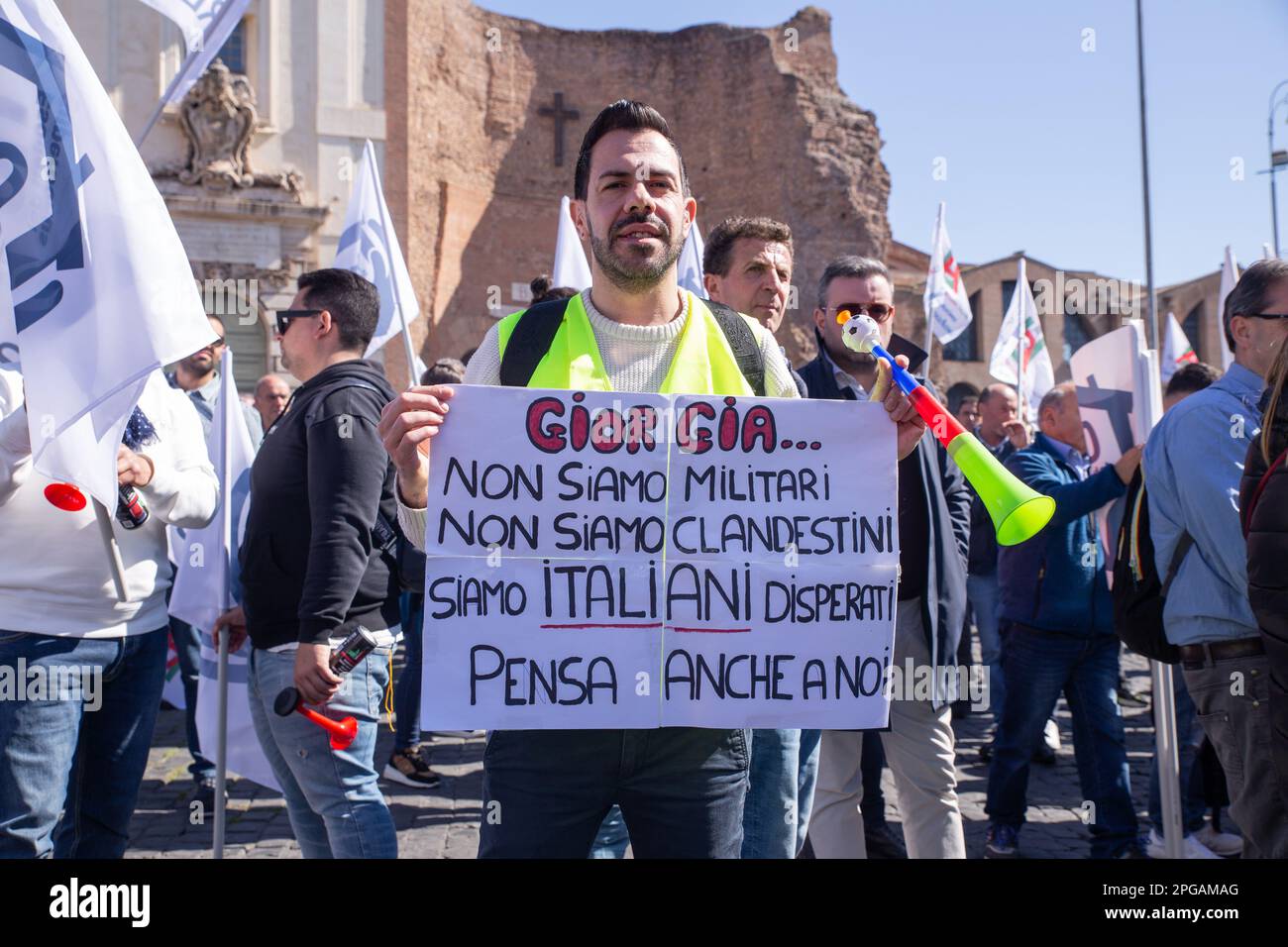 Roma, Italia. 21st Mar, 2023. Manifestazione organizzata da lavoratori e imprenditori del settore edile a Roma (Foto di Matteo Nardone/Pacific Press/Sipa USA) Credit: Sipa USA/Alamy Live News Foto Stock