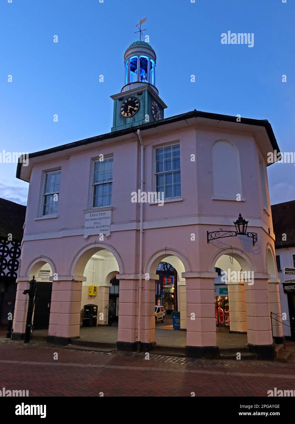 The Pepperpot, Market House, Town Hall, al crepuscolo edifici e architettura, High St, Godalming, Waverley, Surrey, INGHILTERRA, REGNO UNITO, GU7 1AB Foto Stock
