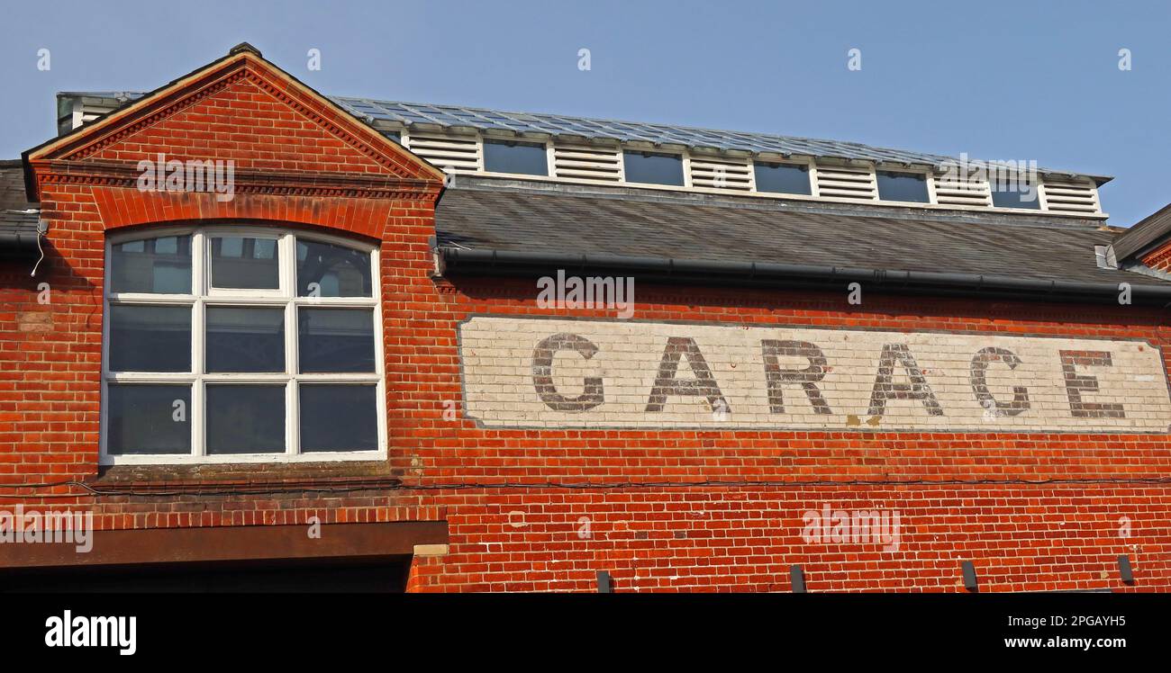 Old Fire station, casa d'aste e garage, 8 Queen St, Godalming, Waverley, Surrey, INGHILTERRA, REGNO UNITO, GU7 1BD Foto Stock