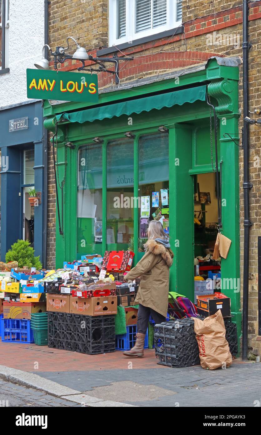 Amy Lou's greengrocers Shop, 41 Bridge Street, Godalming, Waverley, Surrey, INGHILTERRA, REGNO UNITO, GU7 1HL Foto Stock