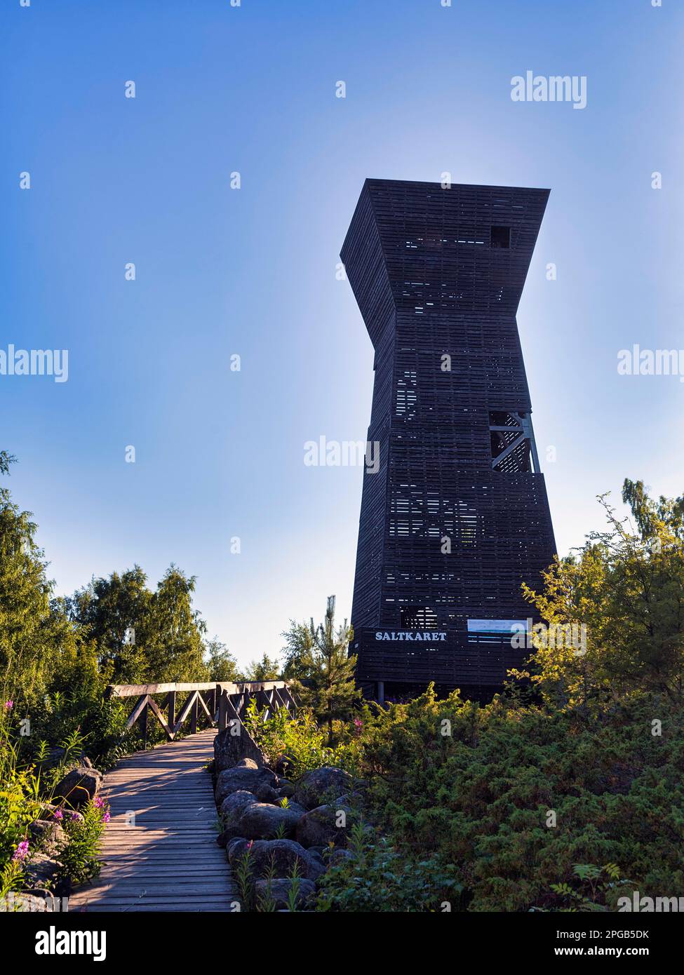 Torre panoramica di Saltkaret, retroilluminazione, Bjoerkoeby, Korsholm, Mustasaari, Riserva naturale dell'arcipelago Kvarken, patrimonio dell'umanità dell'UNESCO, Ostrobothnia Foto Stock