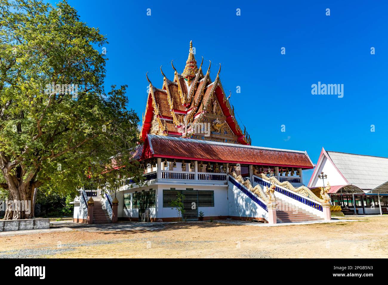 Wat Khao Daeng, tempio buddista, parco nazionale Khao Sam Roi Yot, provincia di Prachuap Khiri Khan, Thailandia Foto Stock