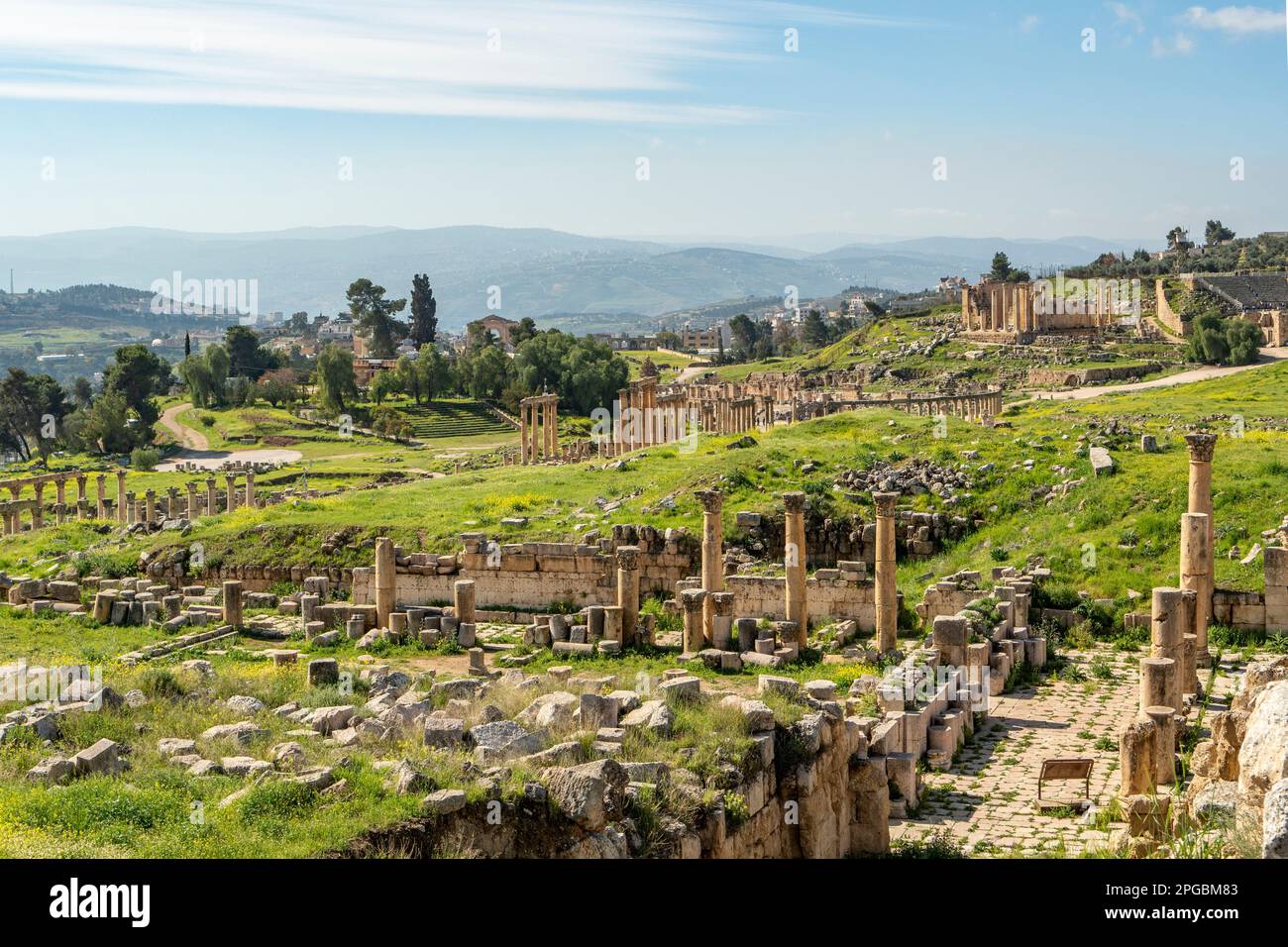 Vista dal Santuario di Artemis, città romana di Gerasa, Jerash, Giordania Foto Stock