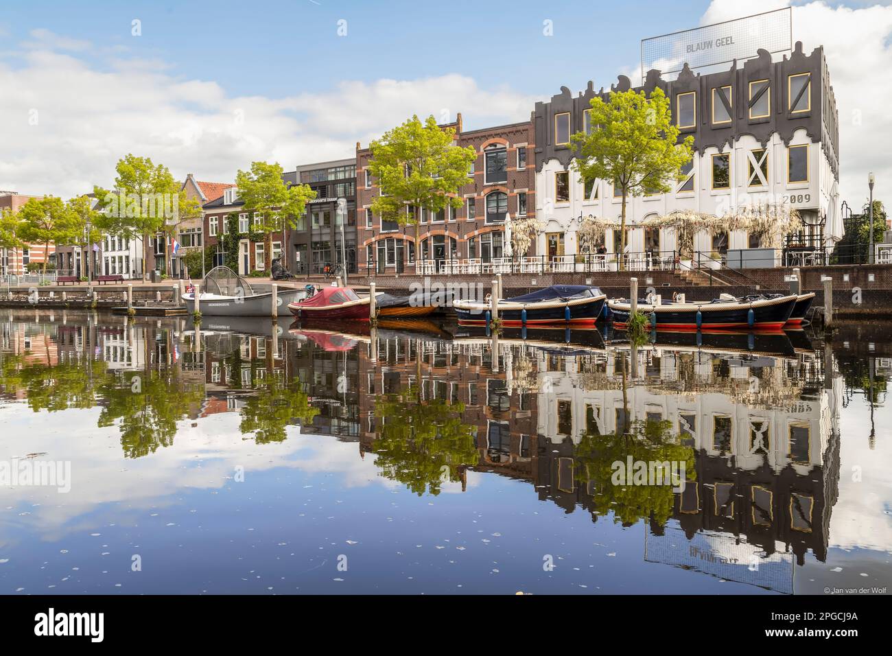 Il canale ospita lungo il fiume EEM nel centro di Amersfoort. Foto Stock