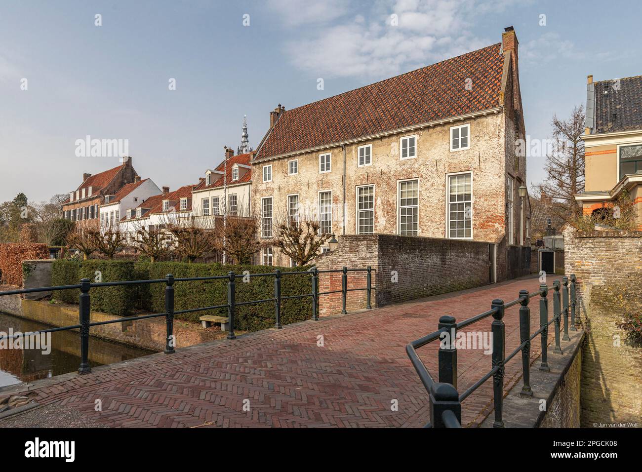 Vista delle case murarie di Amersfoort con sulla destra la casa Bollenburg dove Johan van Oldenbarnevelt è cresciuto. Foto Stock
