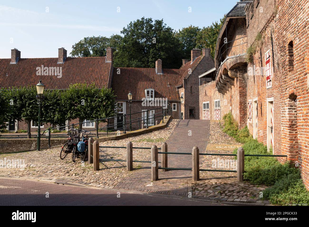 Terra storica e Waterpoort de Koppelpoort nel centro medievale di Amersfoort. Foto Stock