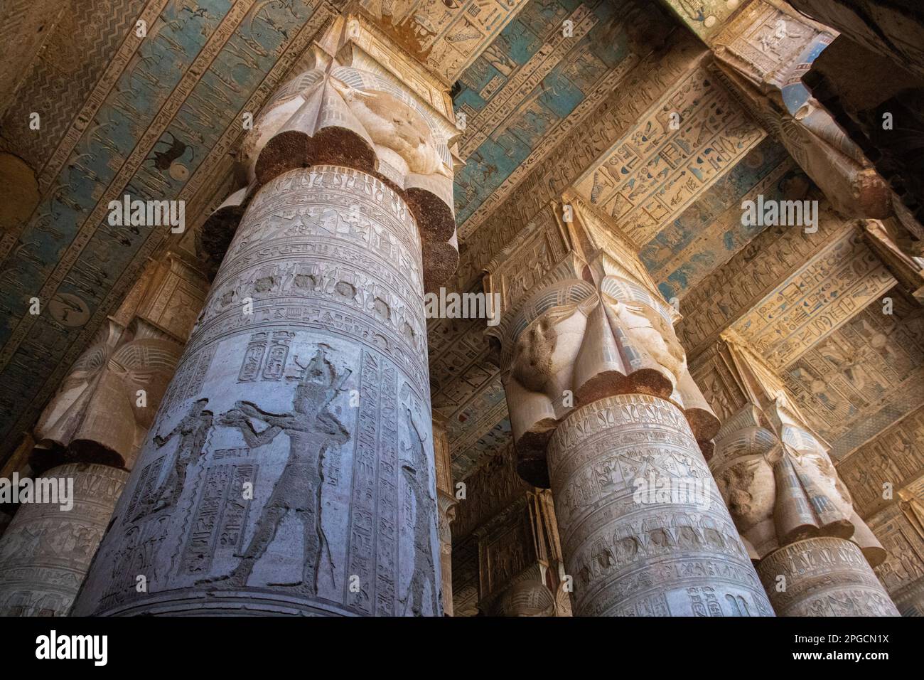 Antico tempio egiziano di Hathor (tempio di Dendra), Qena, Egitto Foto Stock