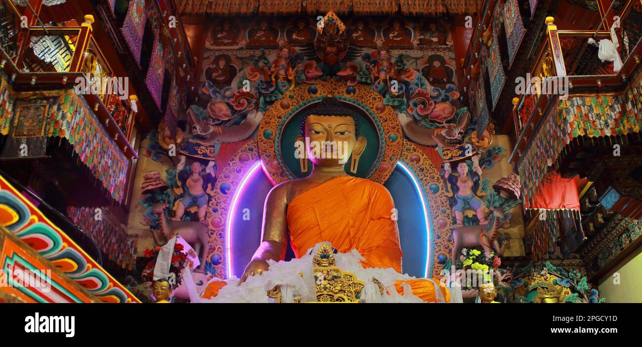 Tawang, Arunachal Pradesh, India - 8th dicembre 2019: Statua del signore buddha del monastero di tawang, famoso luogo religioso a tawang e arunachal pradesh Foto Stock