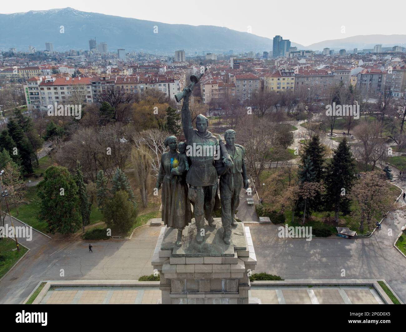 Vista del Monumento all'esercito sovietico. Qualche tempo fa, le cifre sono state rimosse, dopo l’inizio della guerra tra Russia e Ucraina. Foto Stock